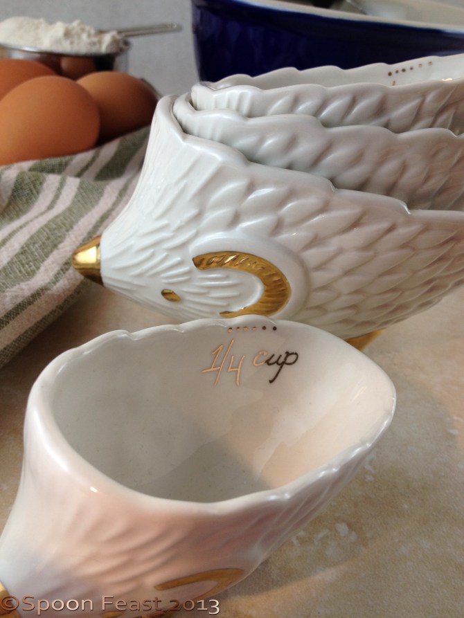 Hedge Hog measuring cups