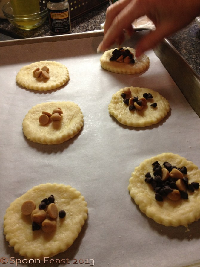 Lay the disks on a parchment lined baking sheet and add the filling of your choice: Any fruit jam, peanut butter, chcolate chips, poppy filling, prune filling, raisin filling etc.